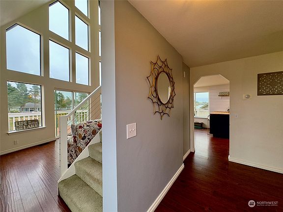 4th image of 350 Wildwood Avenue SE