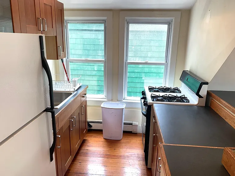 27 Young St #2 — Photo 12