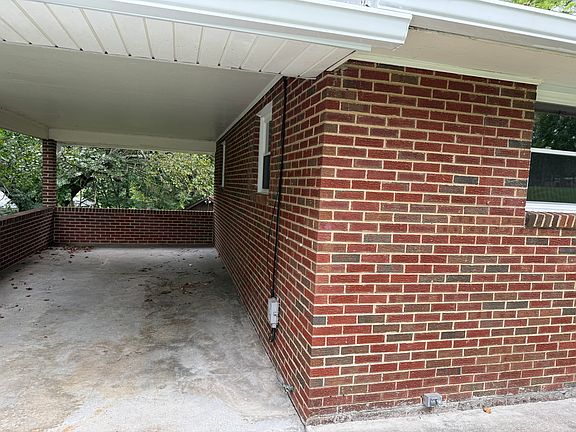 2nd image of 421 Chamberlain Ln #421