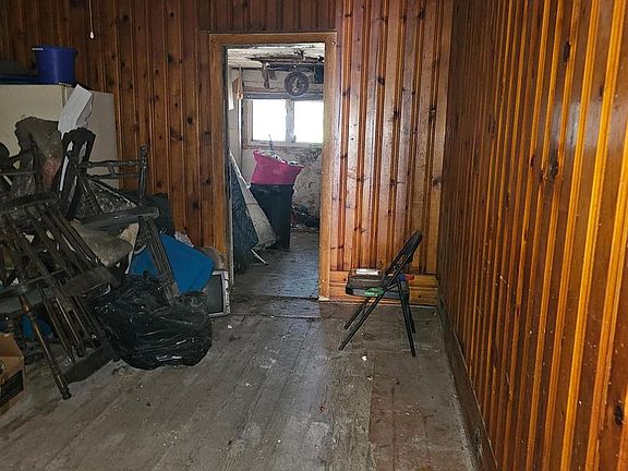 3rd image of 1033 E Centre St
