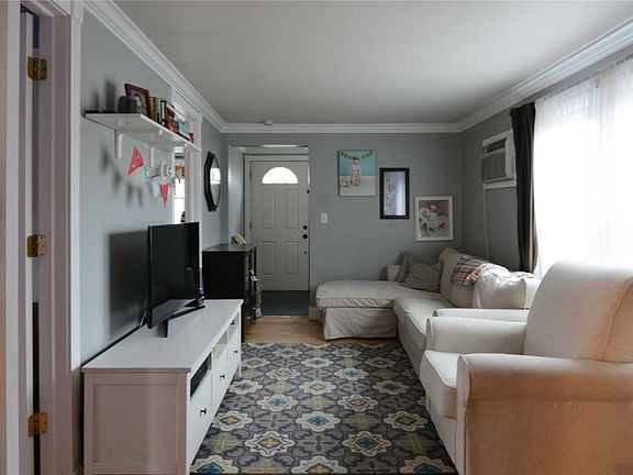 4th image of 84 Elmwood Ave