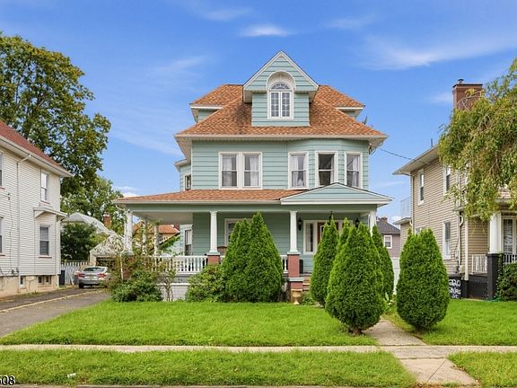2nd image of 216 Stiles St