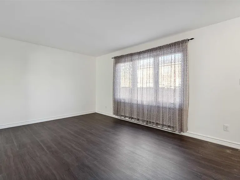 885 Carleton Pl #3 — Photo 5