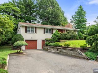 17 Broad Ave, Paramus, NJ 07652