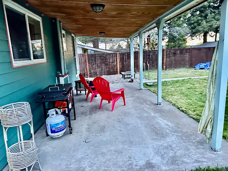 2611 Scott St — Photo 13