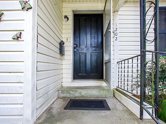 4th image of 1202 Mimosa St