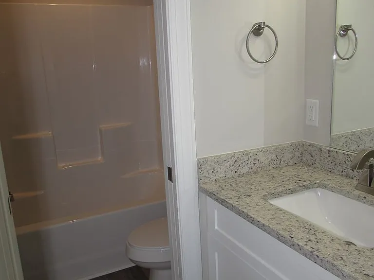 1094 20th St NE — Photo 7