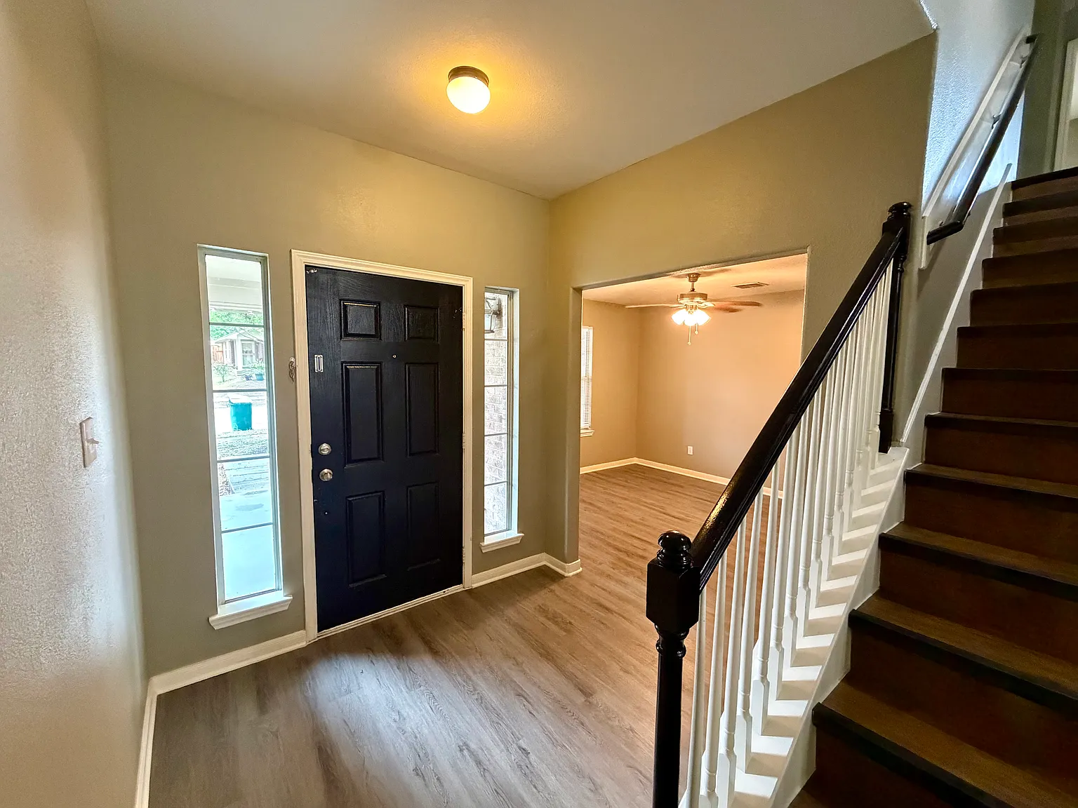 3 bed, 2212 sqft, $1,790 — Photo 2