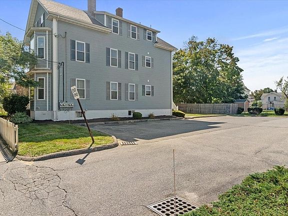 5th image of 9 Grove Ave