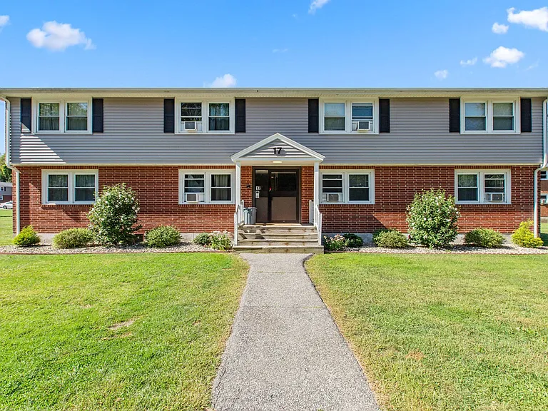 1 Manor Dr — Photo 5