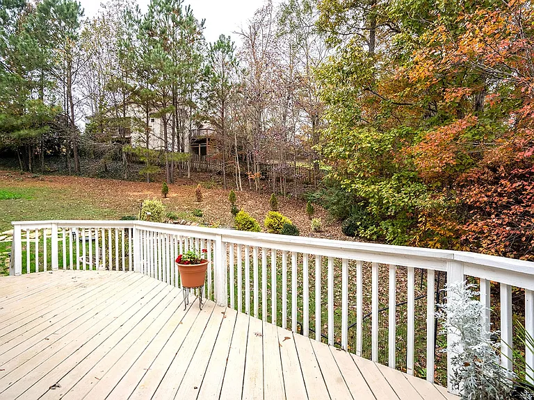 520 Ruth Cir — Photo 28