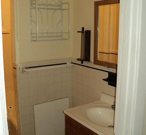3rd image of 1127 W Duncannon Ave #1