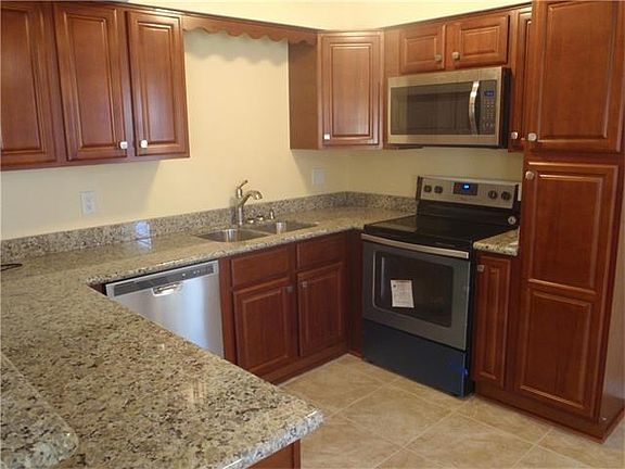 5th image of 1205 Tiffany Dr