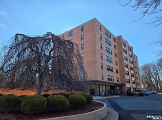 2348 Linwood Ave APT 3L, Fort Lee, NJ 07024