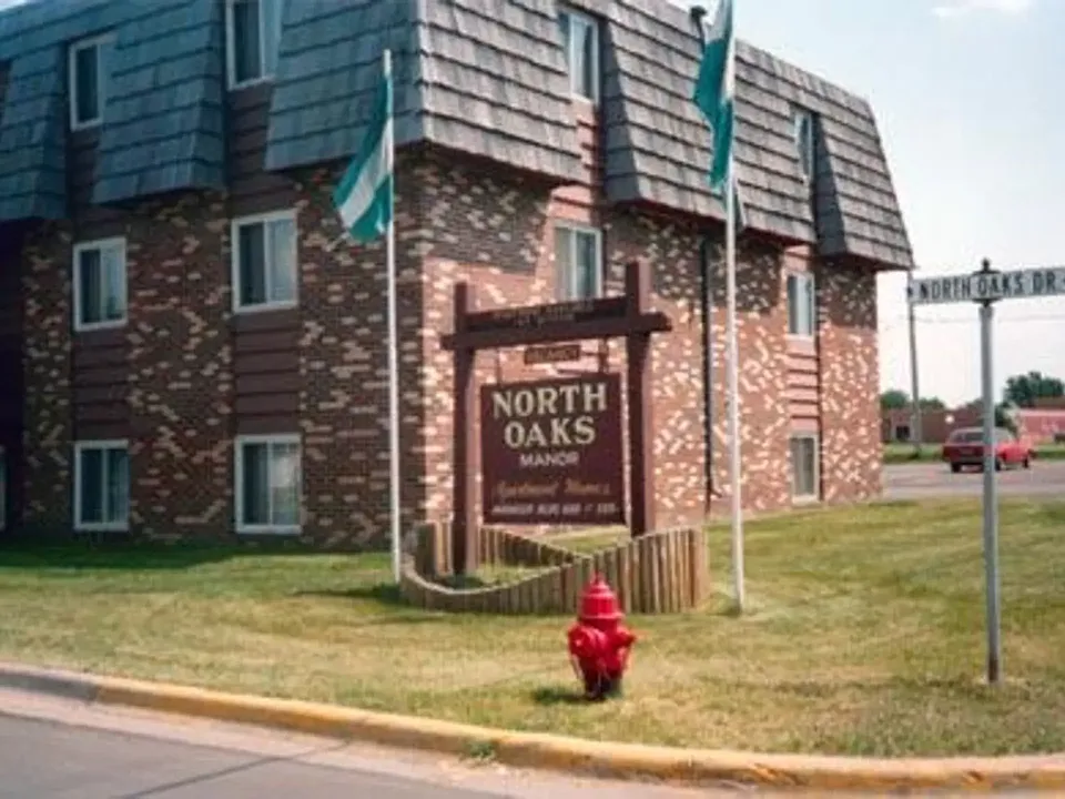 North Oaks Manor