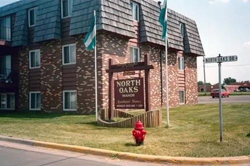 North Oaks Manor Photo 1