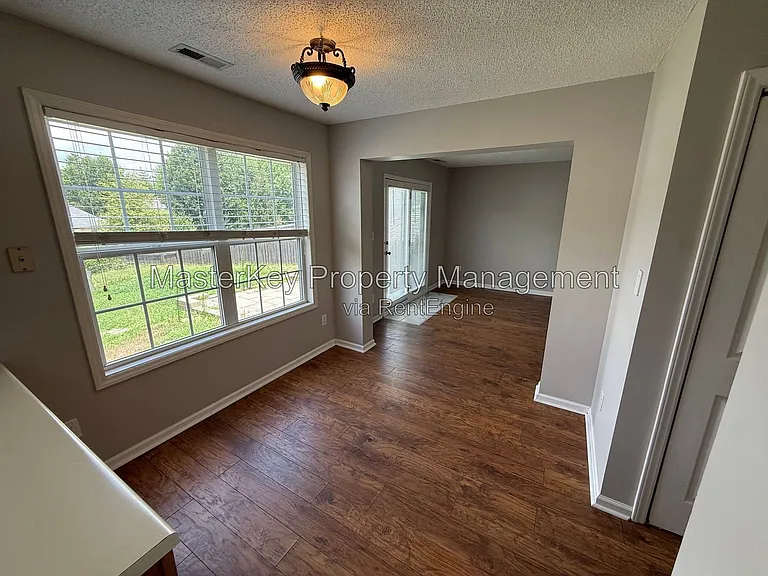 703 Swan Hill Ct — Photo 6