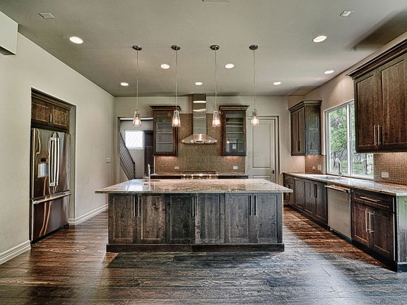 3rd image of 906 Koala Ct