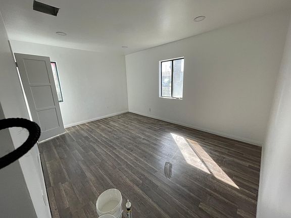 4th image of 1960 N Parish Pl