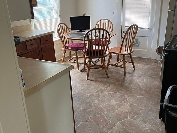 3rd image of 623 1/2 W Delaware Ave #623-1/2