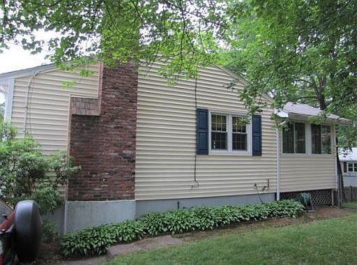 2nd image of 4 Oriole Dr