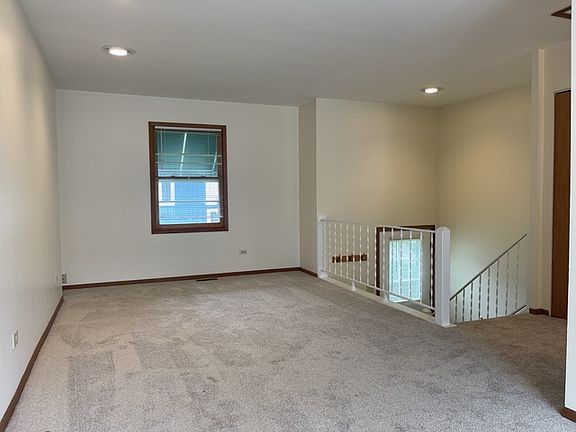 3rd image of 350 College St