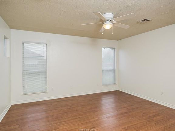 3rd image of 4045 Southern Trace Dr
