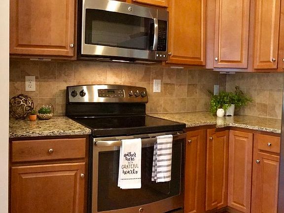 4th image of 309 Creekwillow Dr