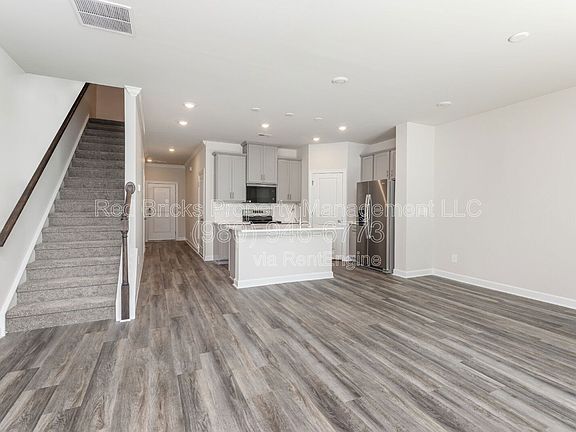 5th image of 4135 Summit Woods Dr