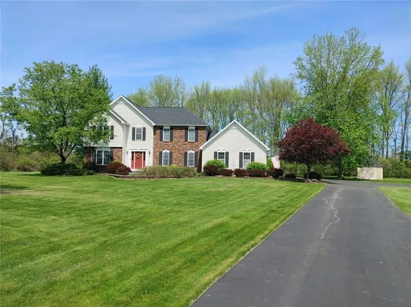 7 Maple Glen Trl, Spencerport, NY 14559