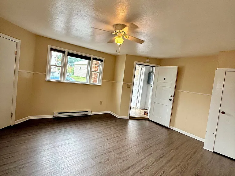 560 N Pine St #3 — Photo 1