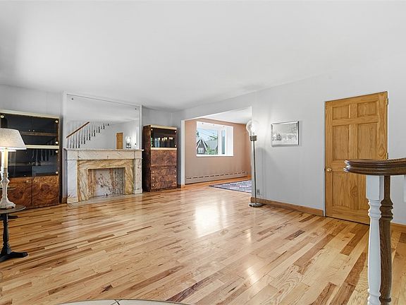 5th image of 2887 Beechwood Blvd