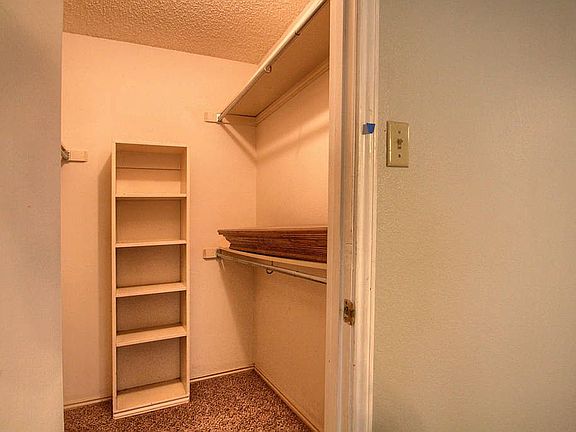 5th image of 2907 Robindale Ln
