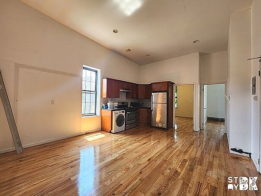 2nd image of 1243 Jefferson Ave #4