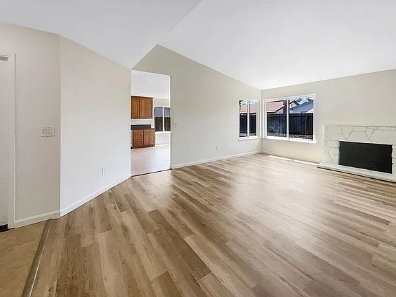 2nd image of 3029 Rosemont Dr