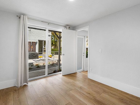 4th image of 414 33rd St #101
