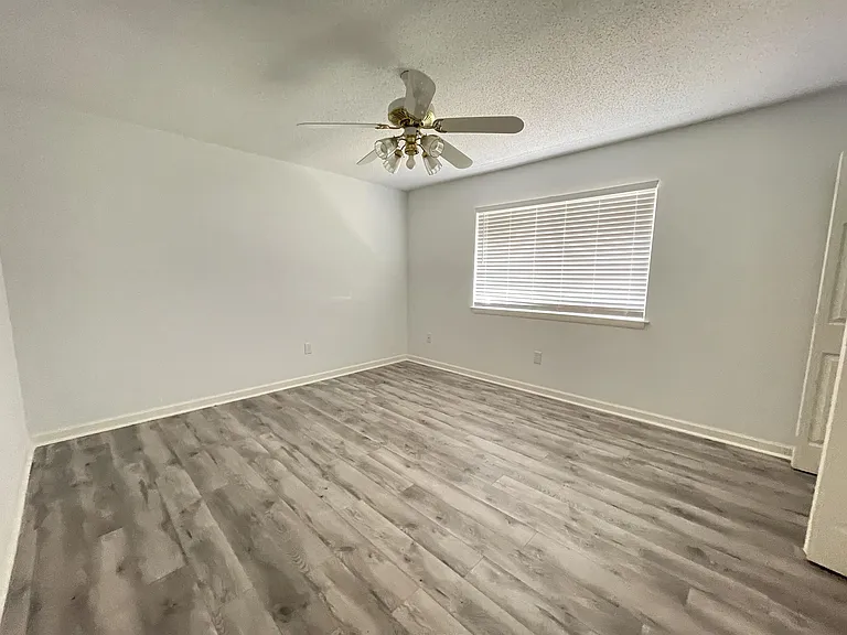 201 College Blvd E #13-1 — Photo 5