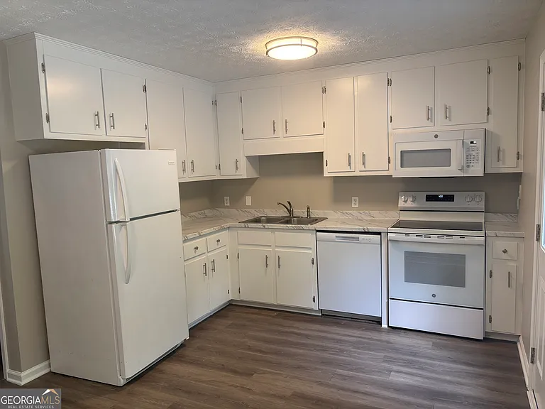 97 Lily Dr #F — Photo 8