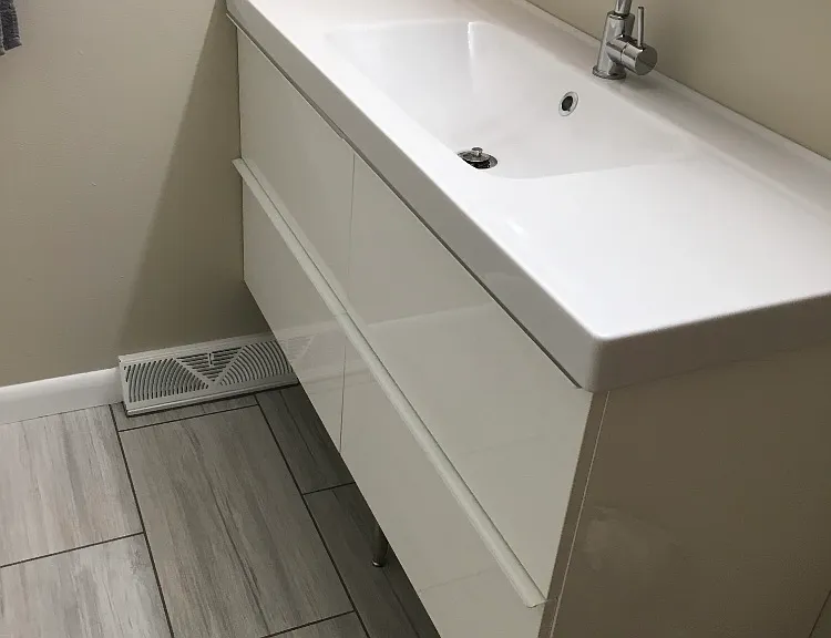 Upstairs Bathroom (updated vanity & flooring)