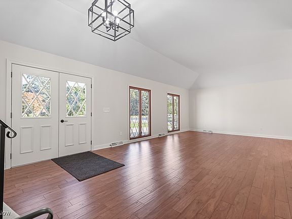 3rd image of 28323 Farrs Garden Path