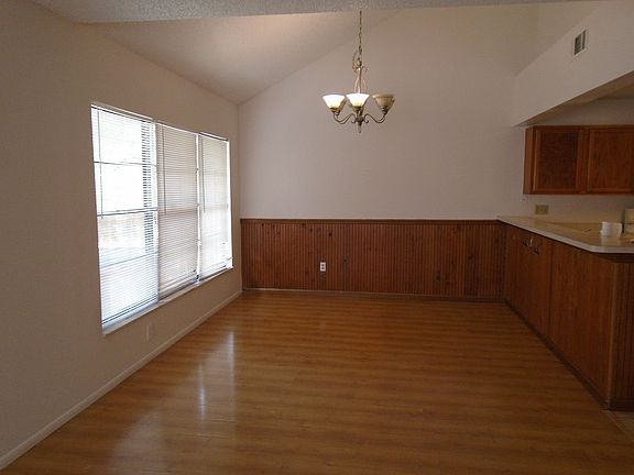 4th image of 325 Goldstone Pl