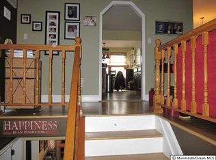 3 Little John Rd, Manalapan, NJ 07726