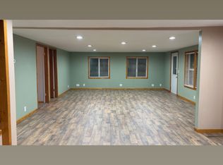 920 Franklin St, Center Point, IA 52213