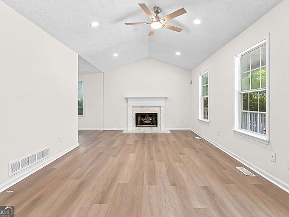 5th image of 49 King William Dr