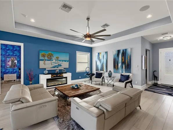 17 Willoughby DR, NAPLES, FL 34110