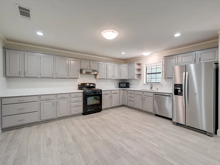 304 Oak Dr — Photo 5