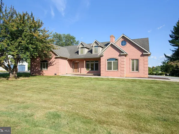 13803 Eden Dr, Hagerstown, MD 21742