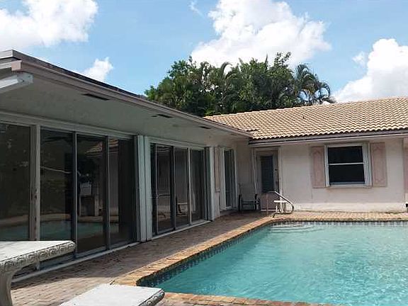 3rd image of 10051 NW 37th St