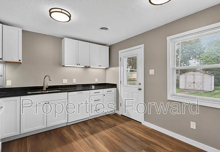 4330 Joseph St — Photo 11