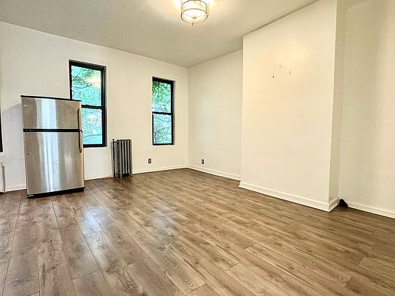 2nd image of 1355 Jefferson Ave #2